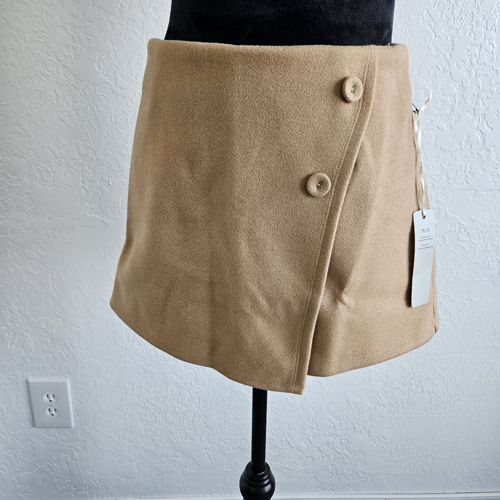 NWT IRIS faux Button Tan Mini Skirt Skort Sz Small Juniors Y2K Festival Academia
